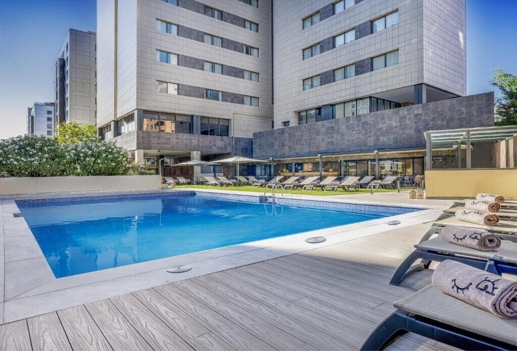 Tryp Valencia Oceanic 4* суреті