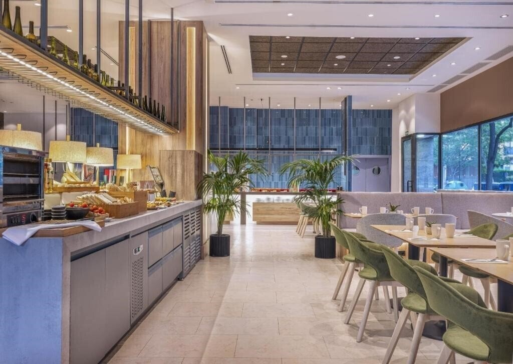 Tryp Valencia Oceanic 4* суреті