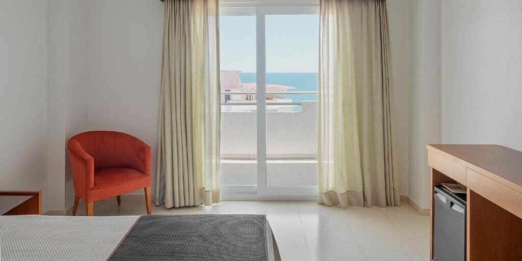 Отель Santa Marta Valencia 4*