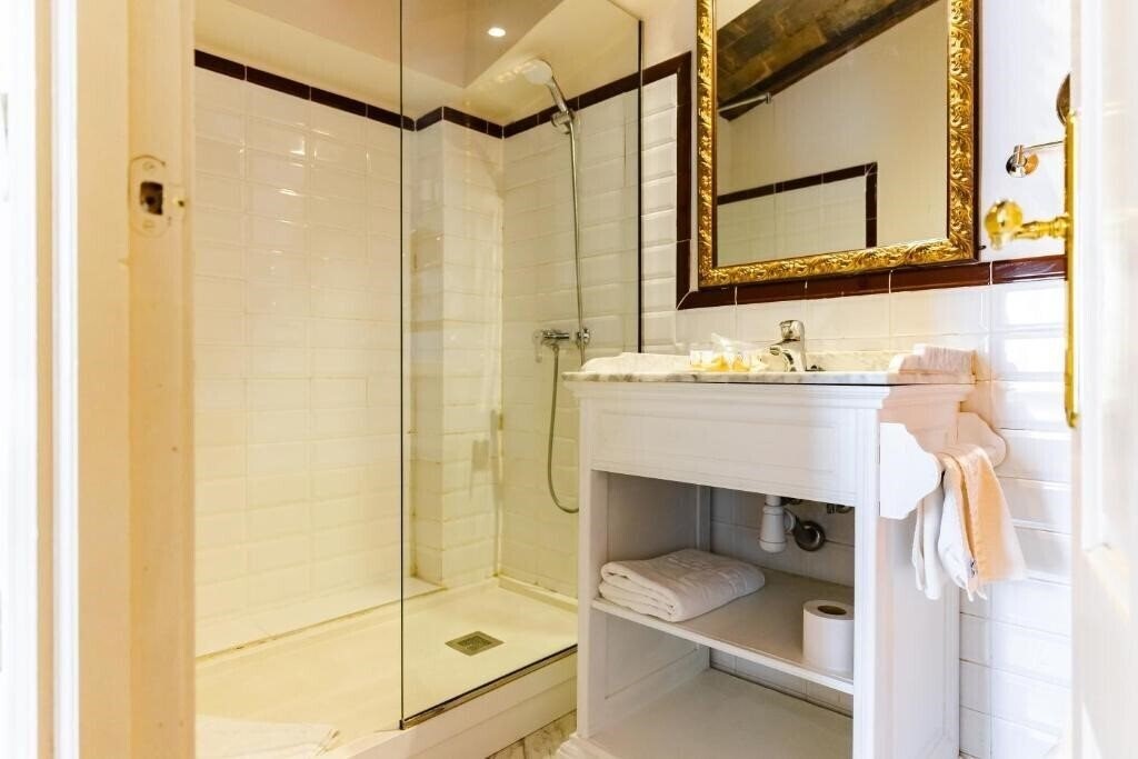 Фото Ad Hoc Monumental 3*