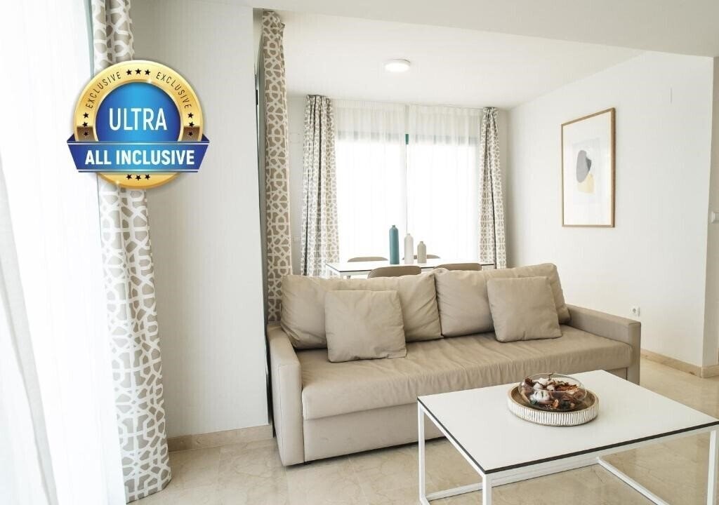 Отель Apartamentos Magic Atrium Beach 3*