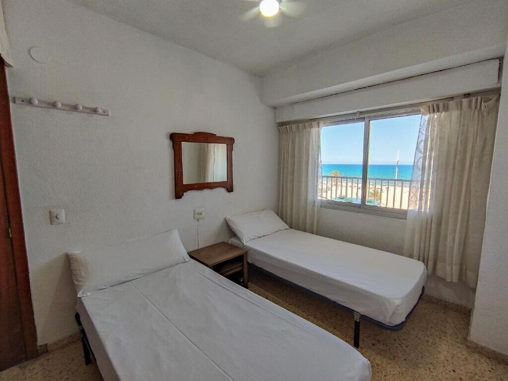 Фото Apartamentos Gandia Primera Linea De Playa 3000 3*