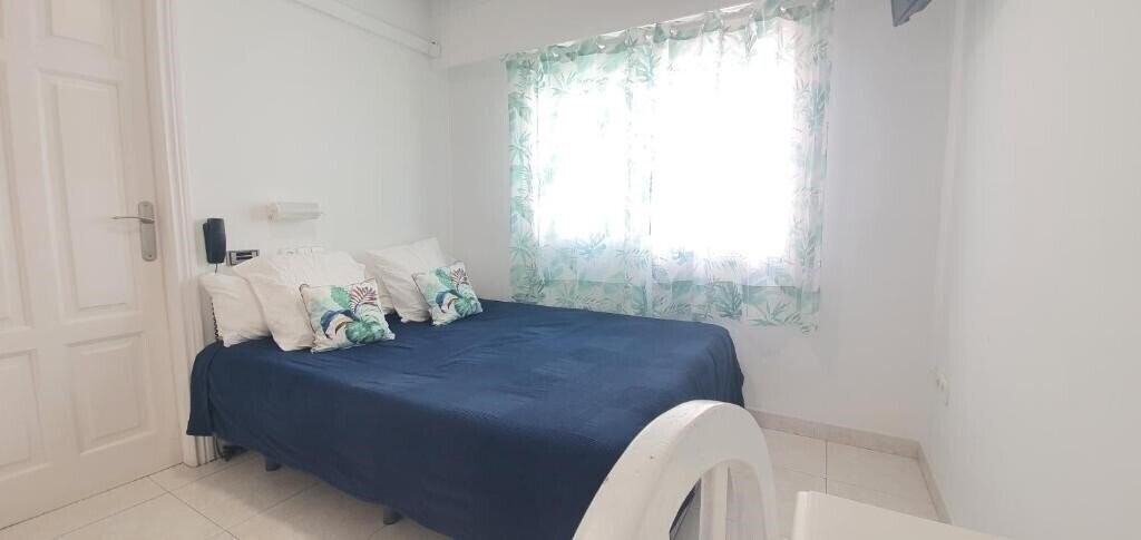 Отель Hugo Beach Hotel 2*