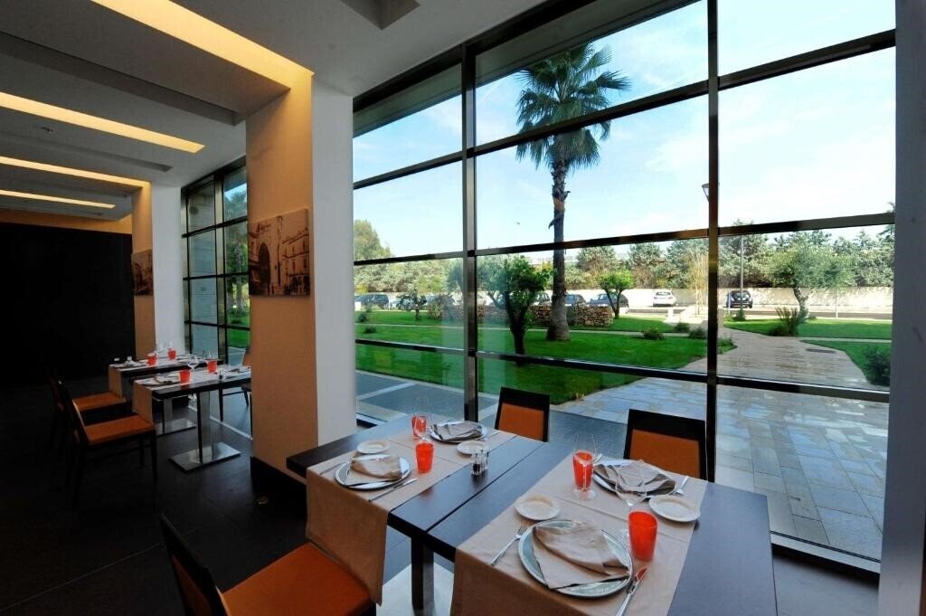 Hilton Garden Inn Lecce 4* фотосуреті