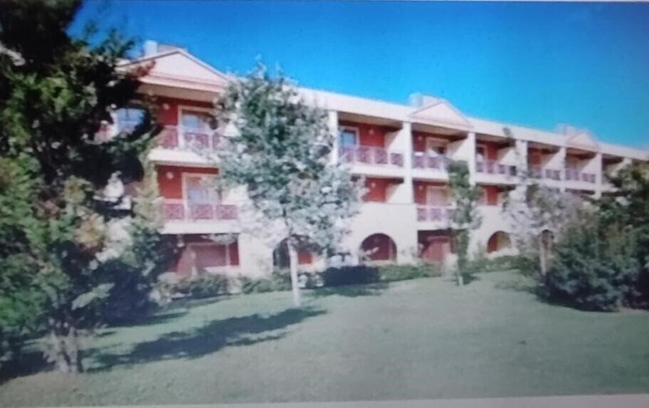 Отель Akiris 4*