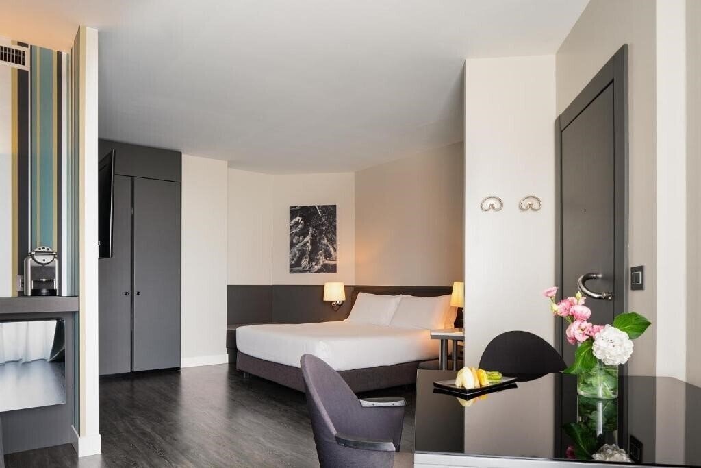 Отель The Nicolaus Hotel Bari 4*