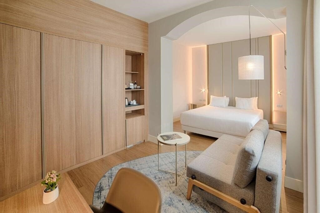 Отель Nh Bologna De La Gare 4*