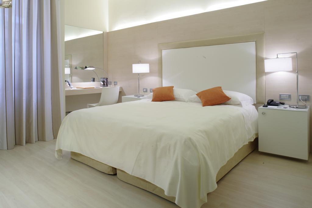 4 Viale Masini Design Hotel 4* қонақ үйі