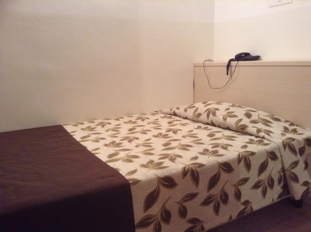 Hotel Holiday 3* суреті