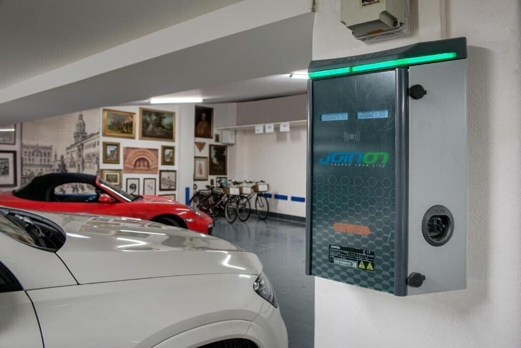 Art Hotel Commercianti 4* суреті