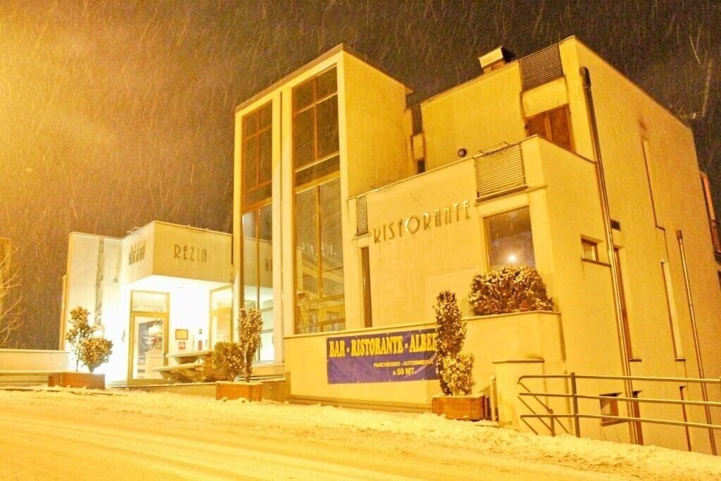 Rezia 4* суреті