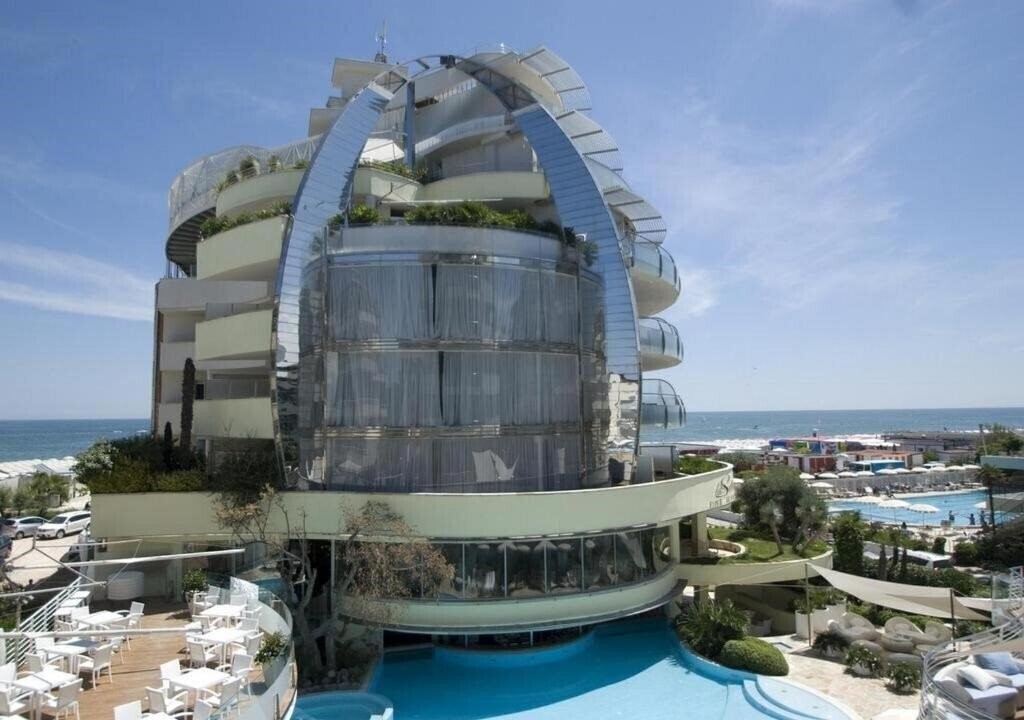 Отель Waldorf 5*