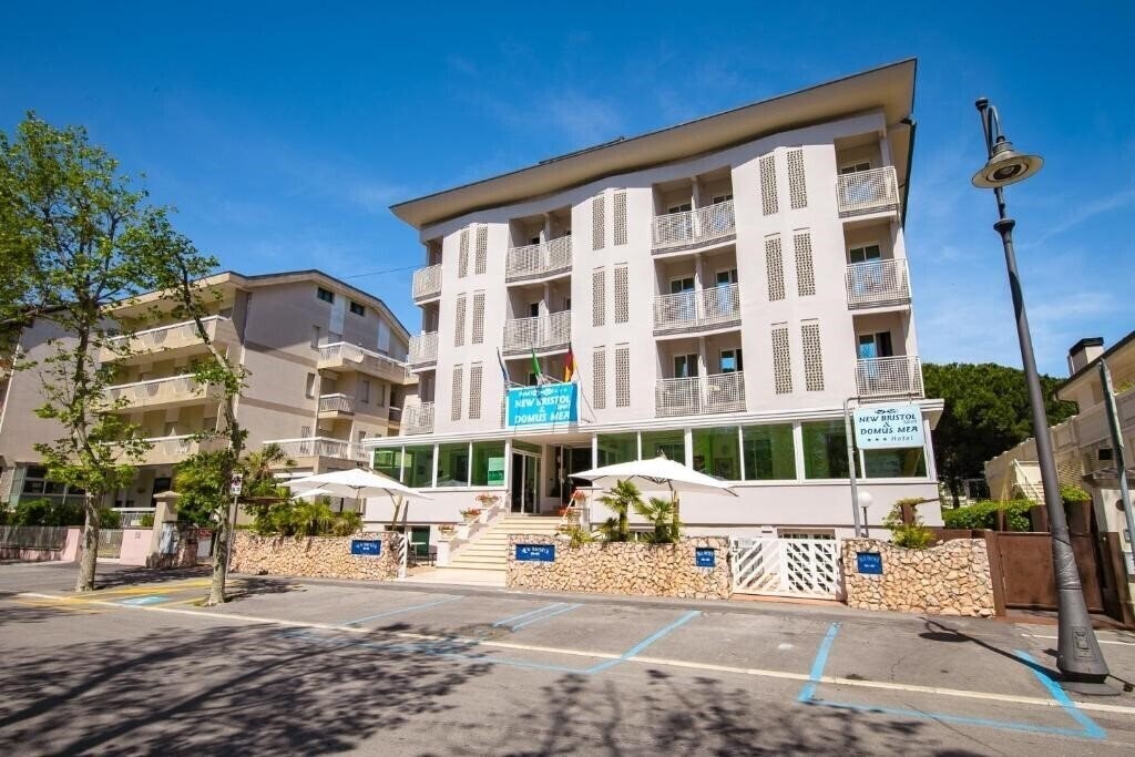 Фотография New Bristol Sport & Domus Mea 3*