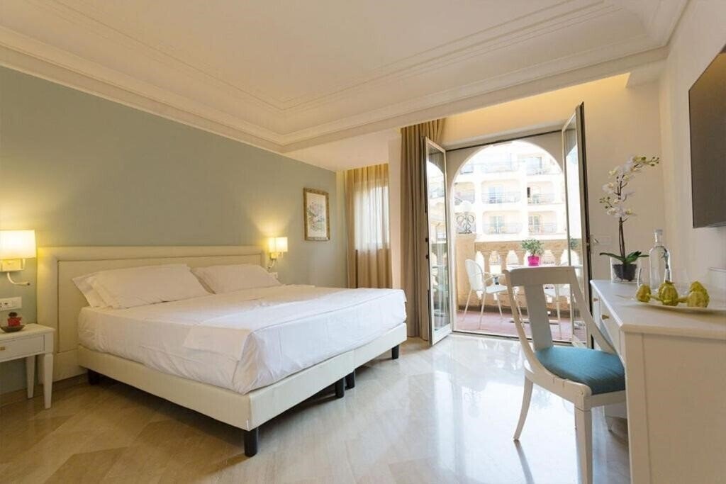 Отель Hellenia Yaching 4*