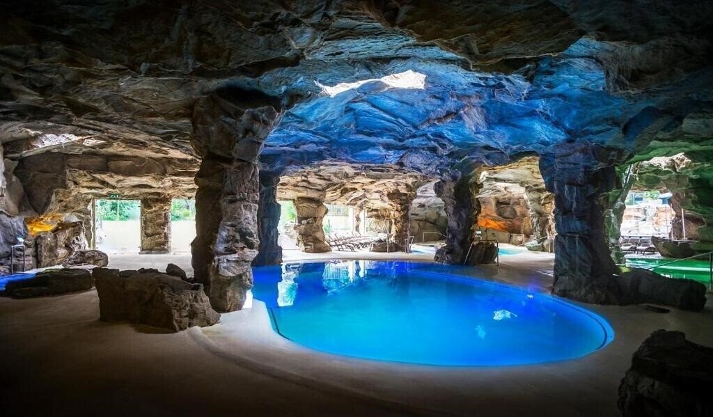 Отель Tombolo Talasso Resort 5*