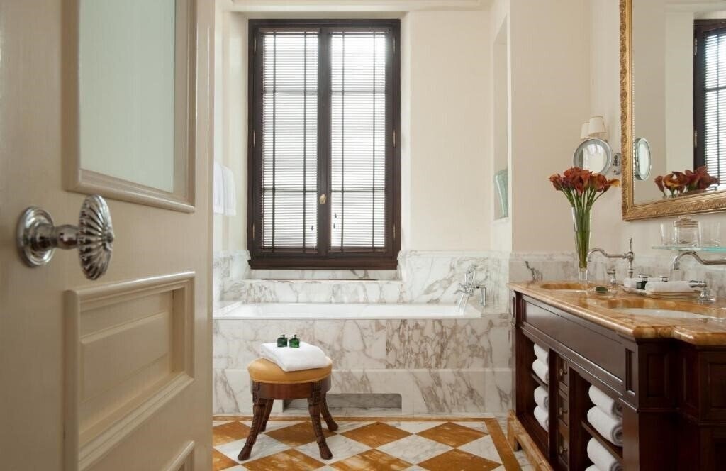 Картинка Four Seasons Firenze 5*