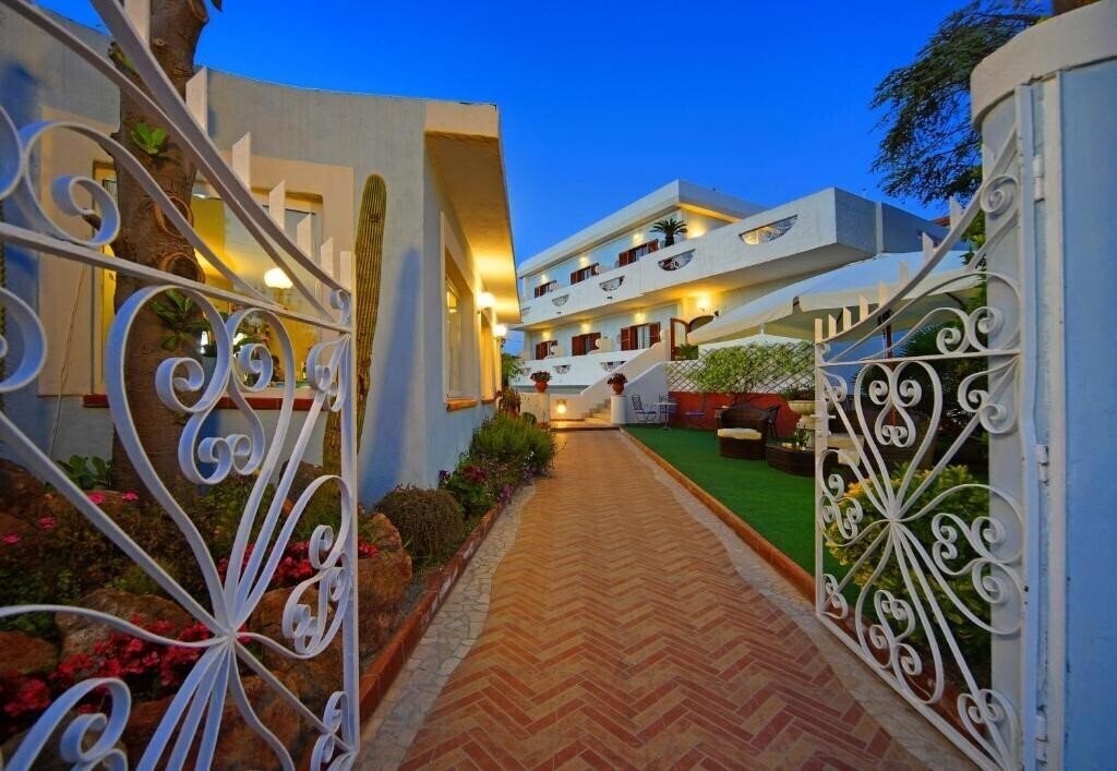 Iris 3* қонақ үйі