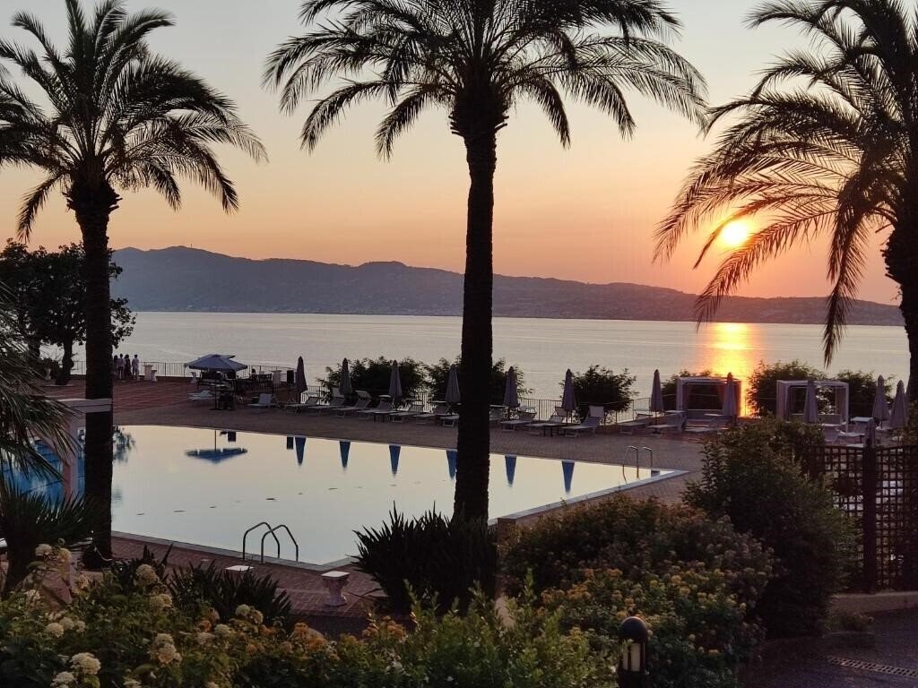 Отель Altafiumara Resort & Spa 5*