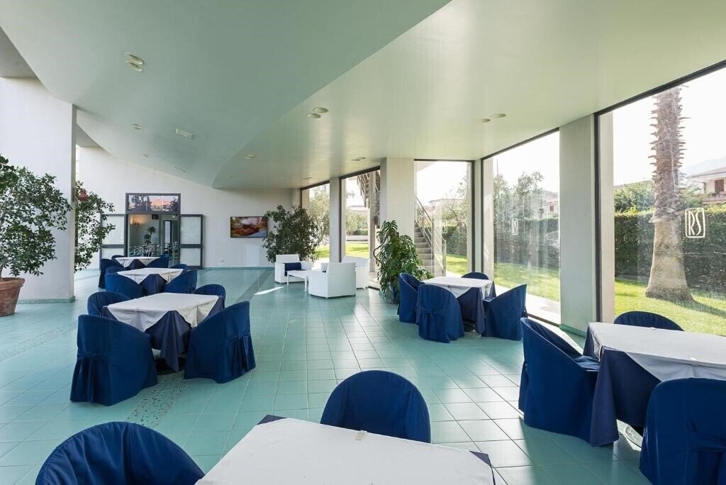 Rada Siri 4* суреті