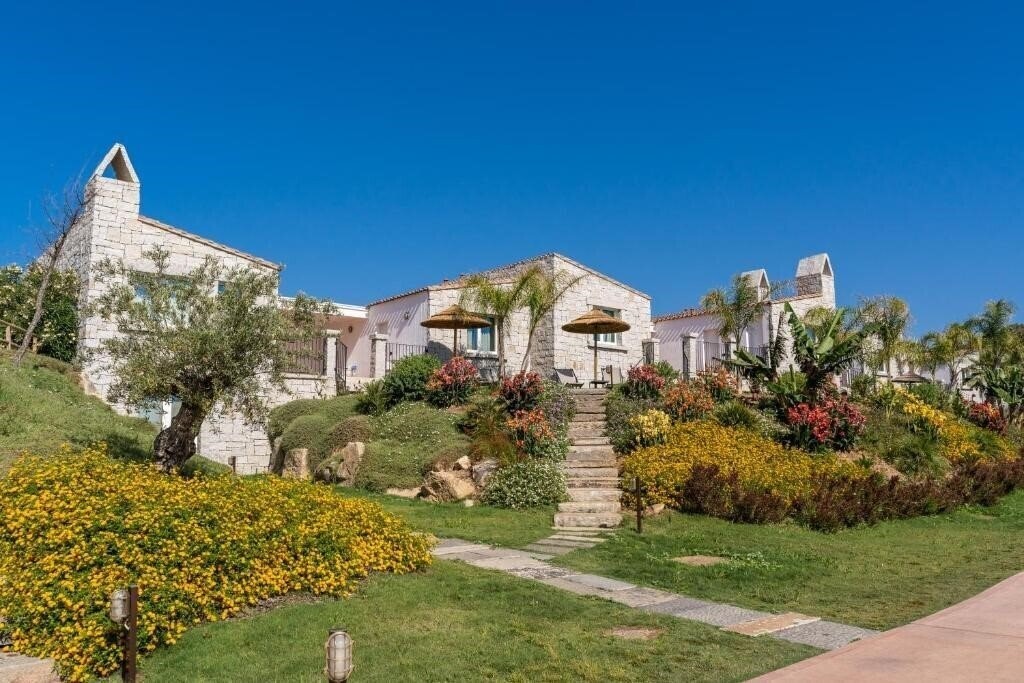 Отель Cala Sinzias Resort 4*