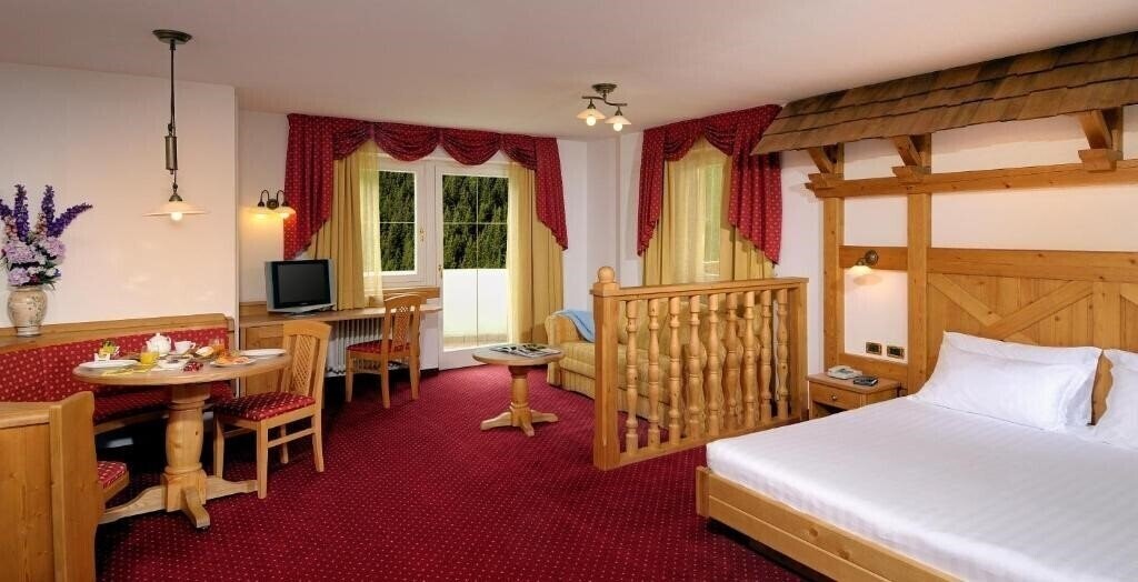 Фото Hotel La Perla Wellness & Beauty Canazei (ex. La Perla) 4*