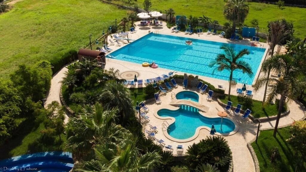 Отель Calabrisella 3*