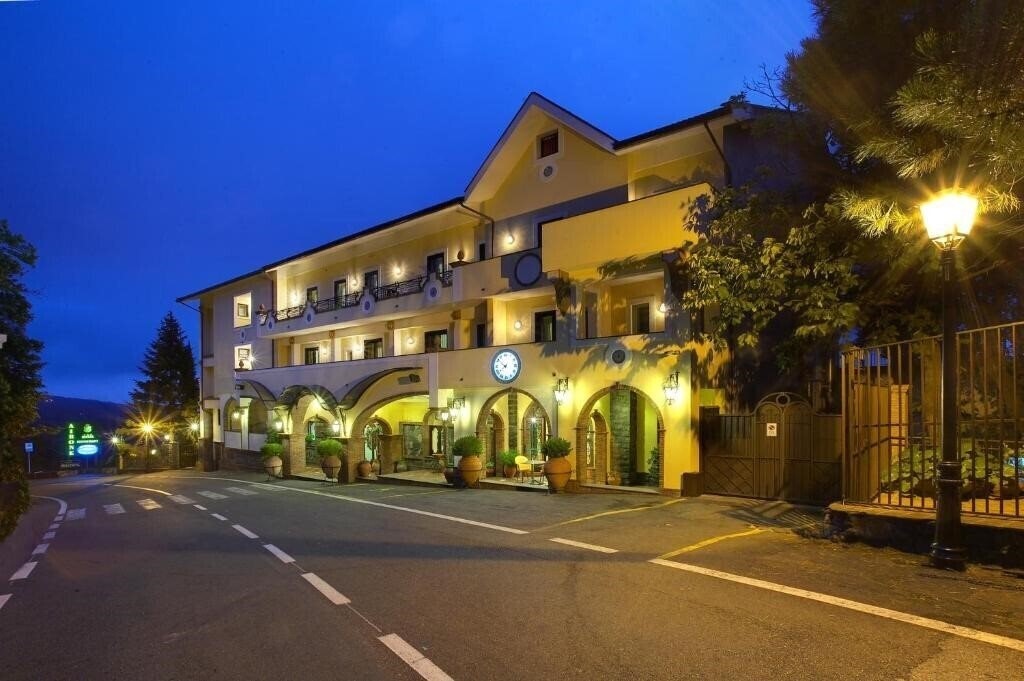 Airone Wellness Hotel 4* қонақ үйі