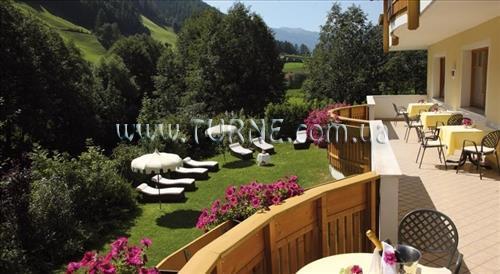 Отель Alpin Royal Wellness Refugium & Resort Hotel 4*
