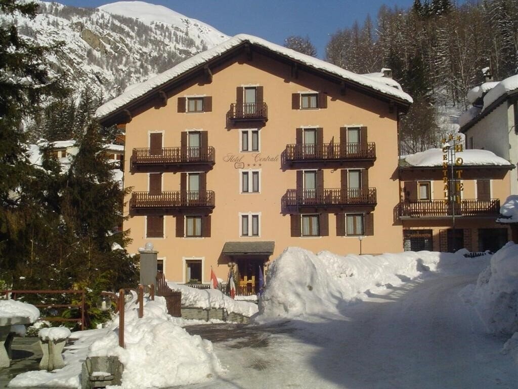Centrale Courmayeur 3* фотосуреті
