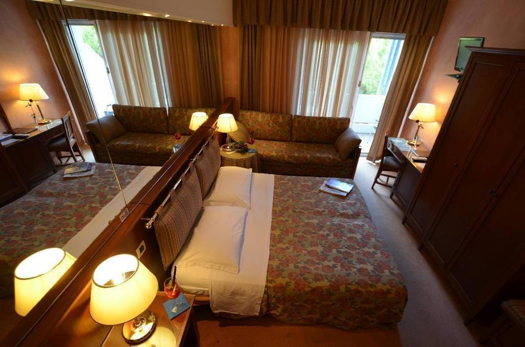 Astro 4* фотосуреті