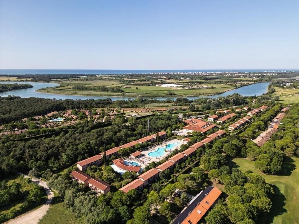 Отель Green Village Resort 4*