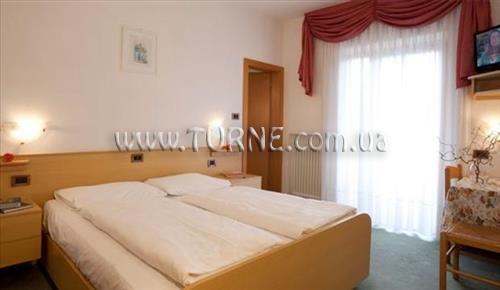 Отель Christine 2*