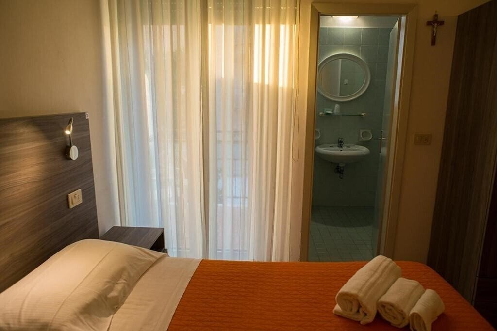 Фото Madison Hotel (Gabicce Mare) 3*