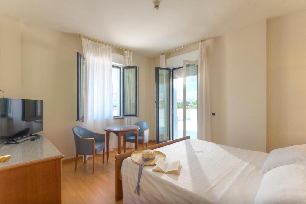 Il Timone Hotel (Porto San Giorgio) 4* суреті