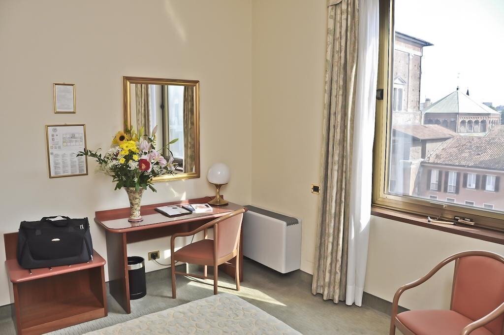 Фотография Lloyd 4*