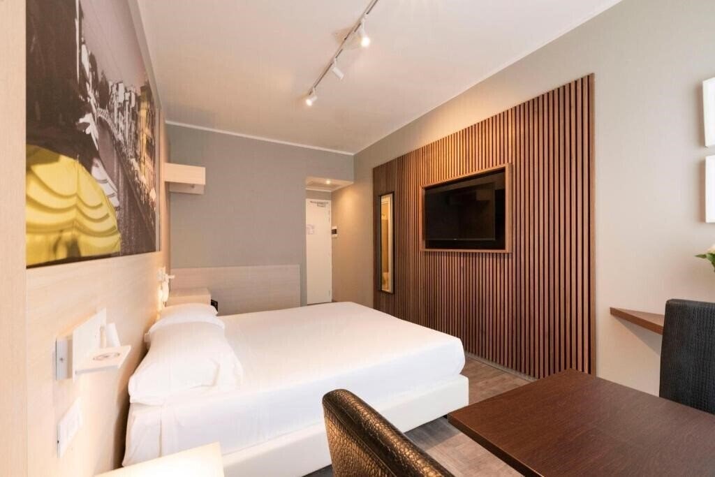 Viva Hotel Milano 3* суреті