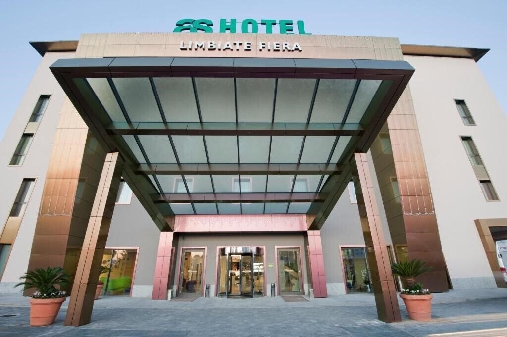 As Limbiate Fiera 4* қонақ үйі