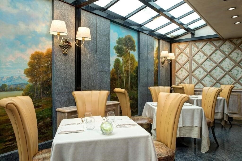 Отель Capitol Hotel 4*