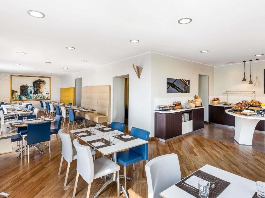 Mercure Angioino Napoli Centro Hotel 4* суреті