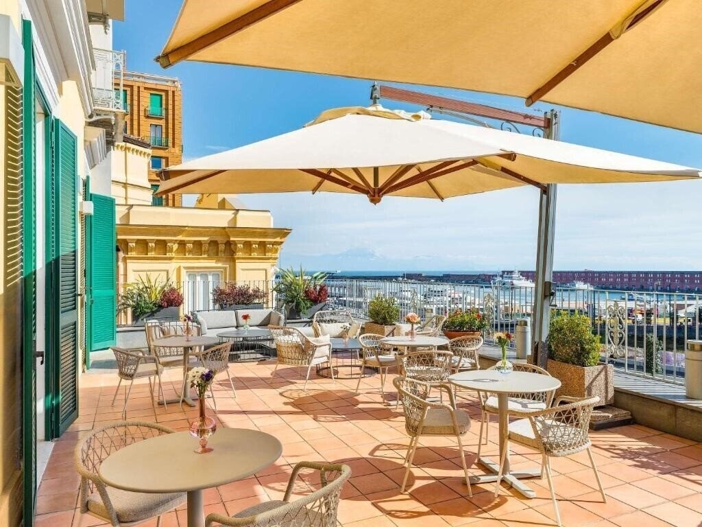 Mercure Angioino Napoli Centro Hotel 4* суреті