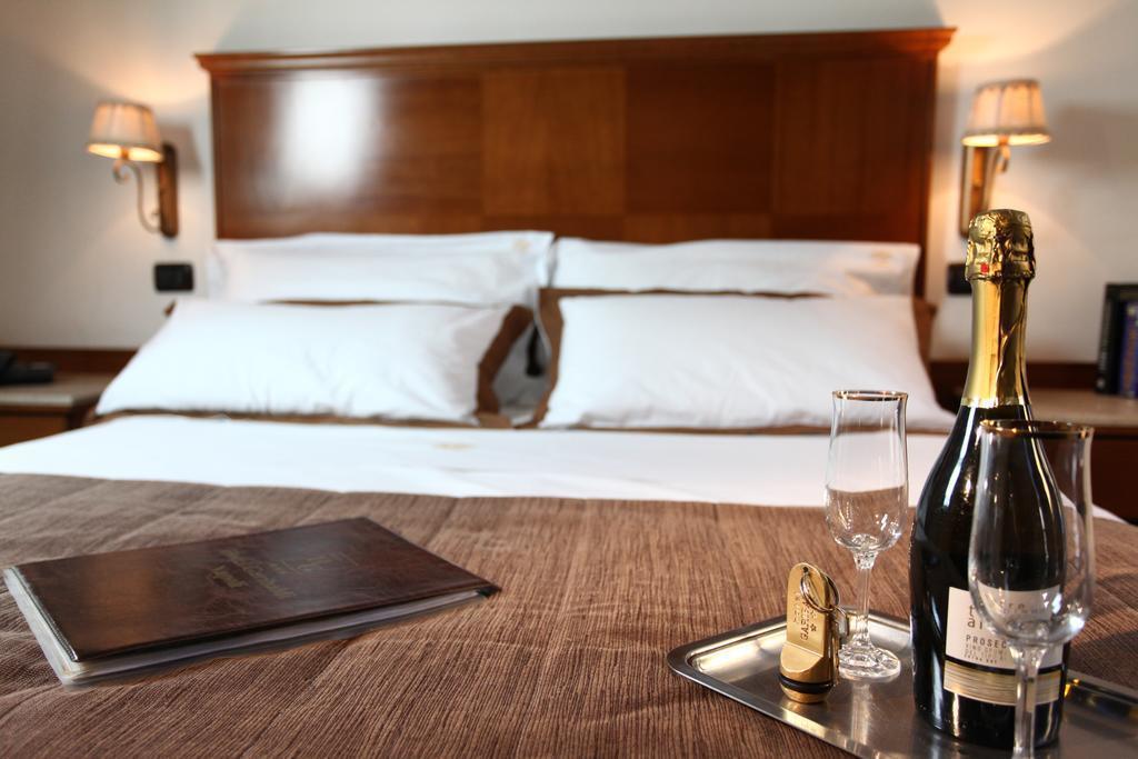 Mercure Napoli Garibaldi 3* фотосуреті