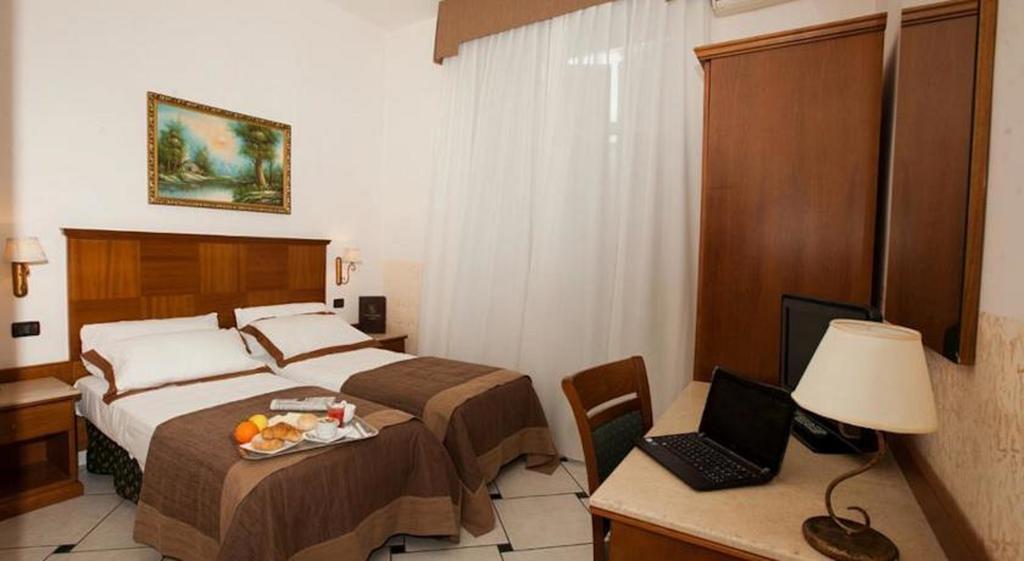 Mercure Napoli Garibaldi 3* суреті