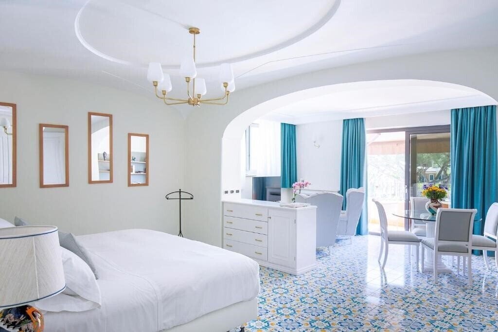 Фото Albergo La Reginella & O'Pignatiello 4*