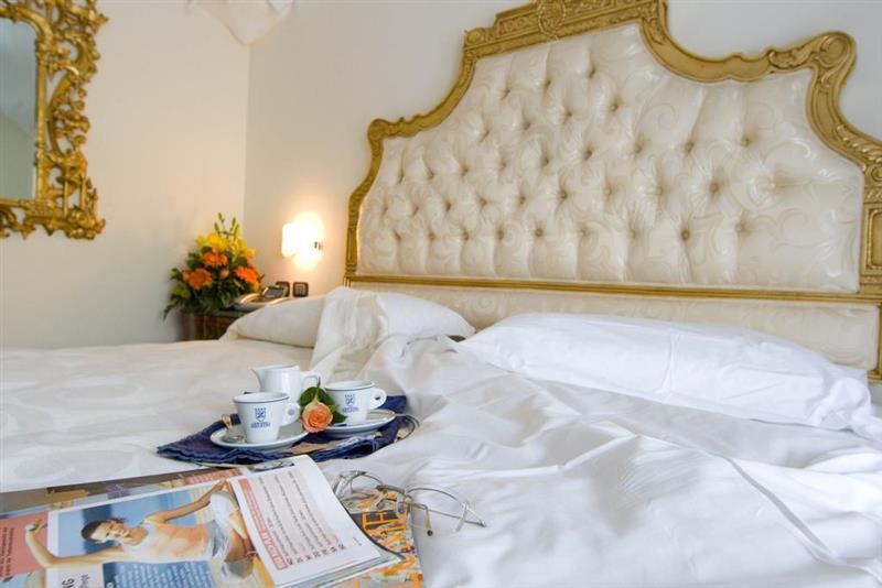 Hotel Delfini Terme & Beauty 4* суреті