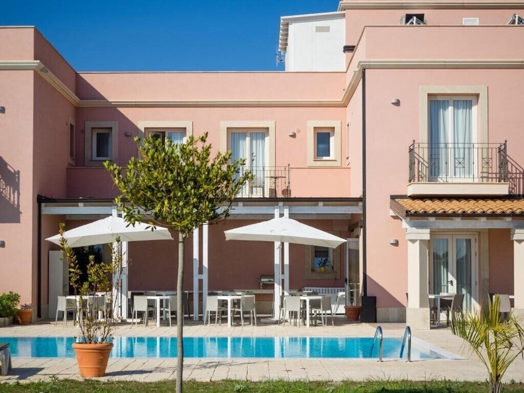 Отель Hotel Danieli Pozzallo 4*