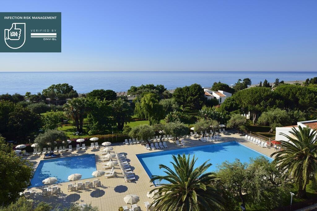 Atahotel Naxos Beach Resort Hotel 4* қонақ үйі