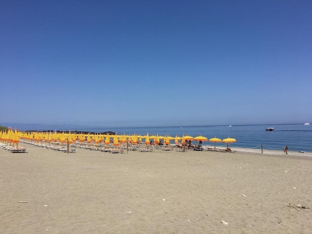 Фото Baia Di Naxos Aparthotel 3*