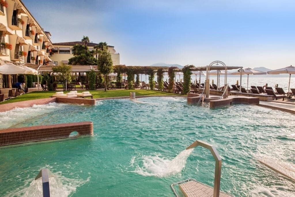 Отель Grand Hotel Terme Sirmione 5*