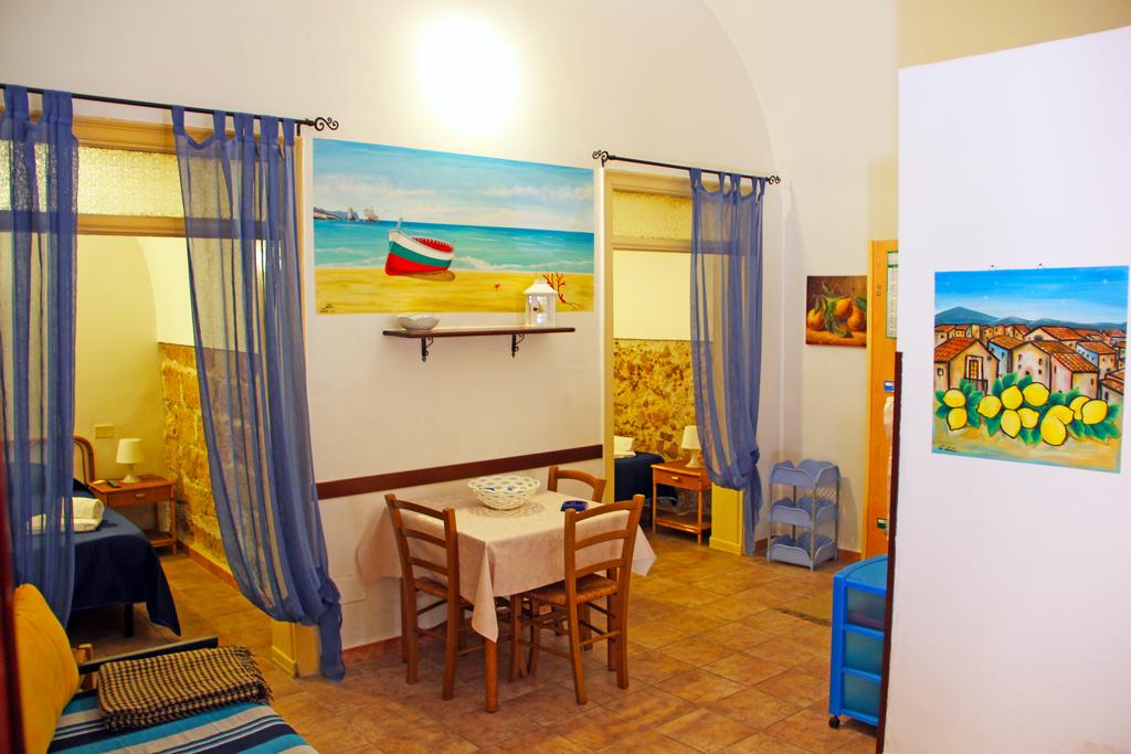 Case Vacanza Terrasini 2000 Apartment апартаменты қонақ үйі