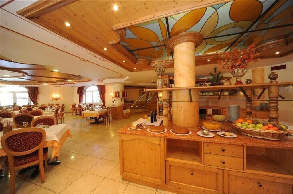 Картинка Canada Pinzolo 4*